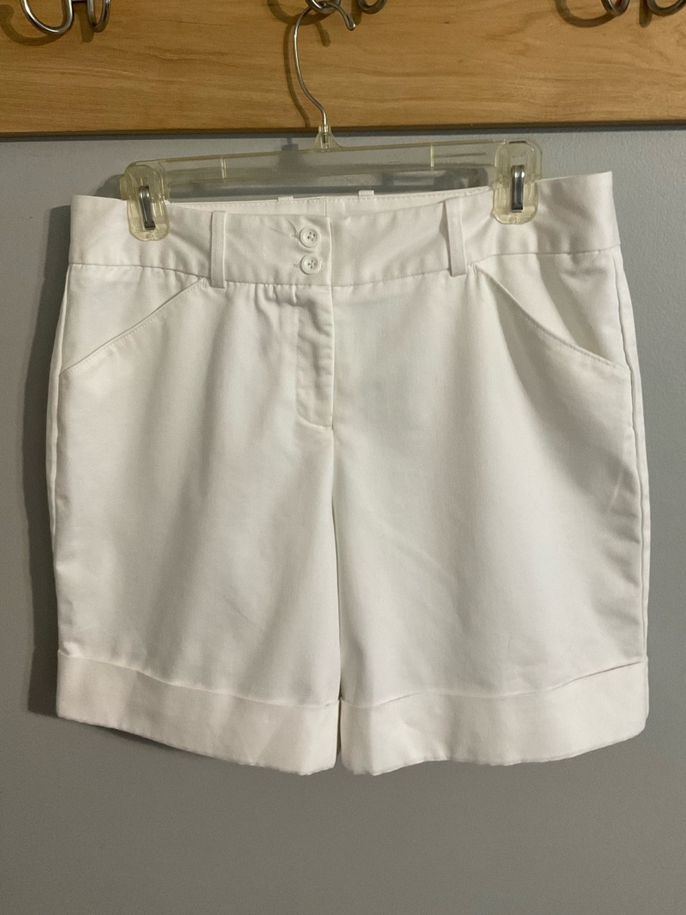 Worthington White Modern Fit Cuffed Bermuda Shorts - Size 6
